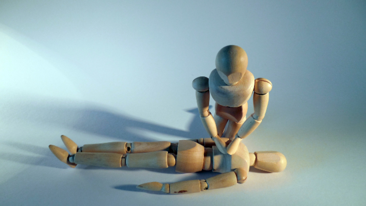 El miedo o morbo suelen aparecer en la escena de un crimen, es mejor ayudar si puede hacerlo.