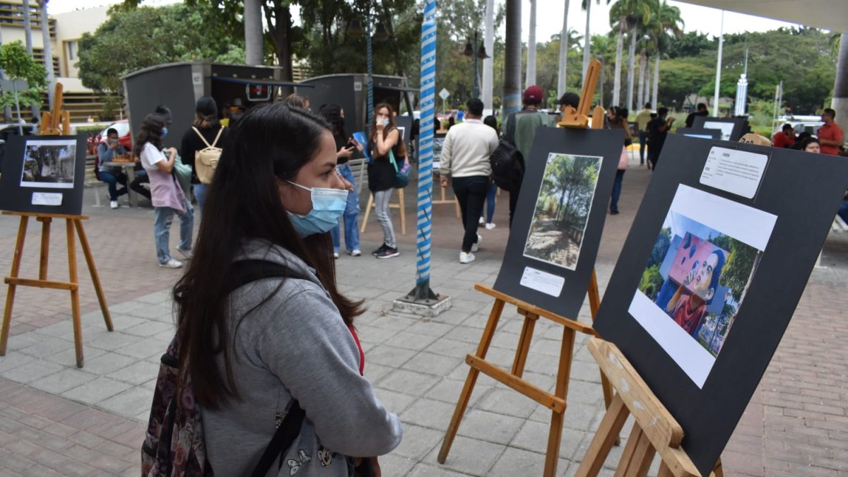 Los trabajos fueron exhibidos en la plazoleta de la integración de la Universidad de Guayaquil.