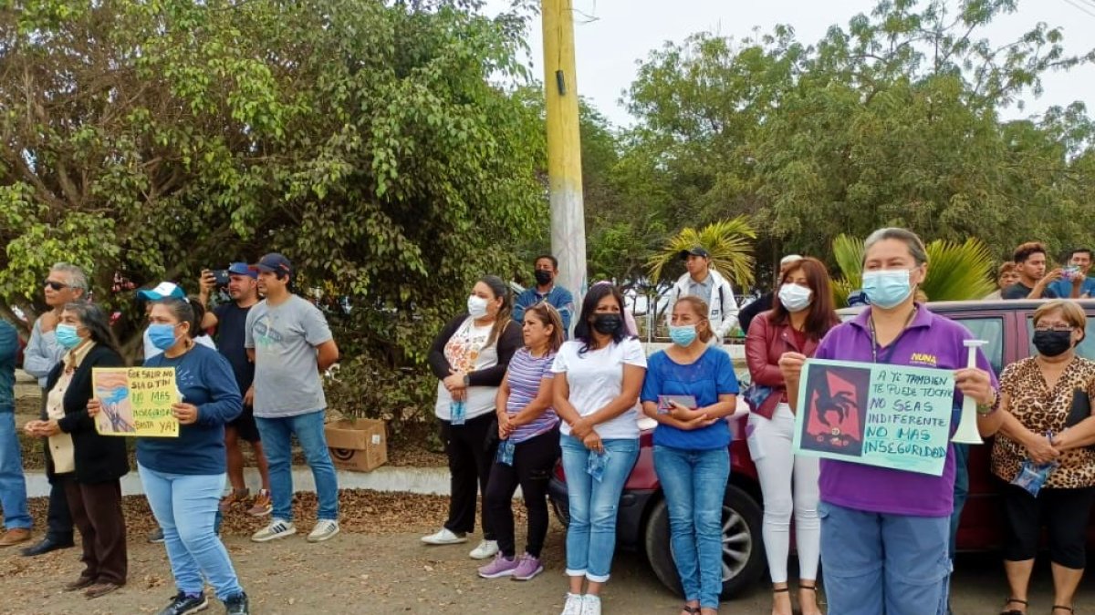 Ancón. Una de las tres marchas de protestas de los habitantes de esta parroquia, exigiendo respuestas.