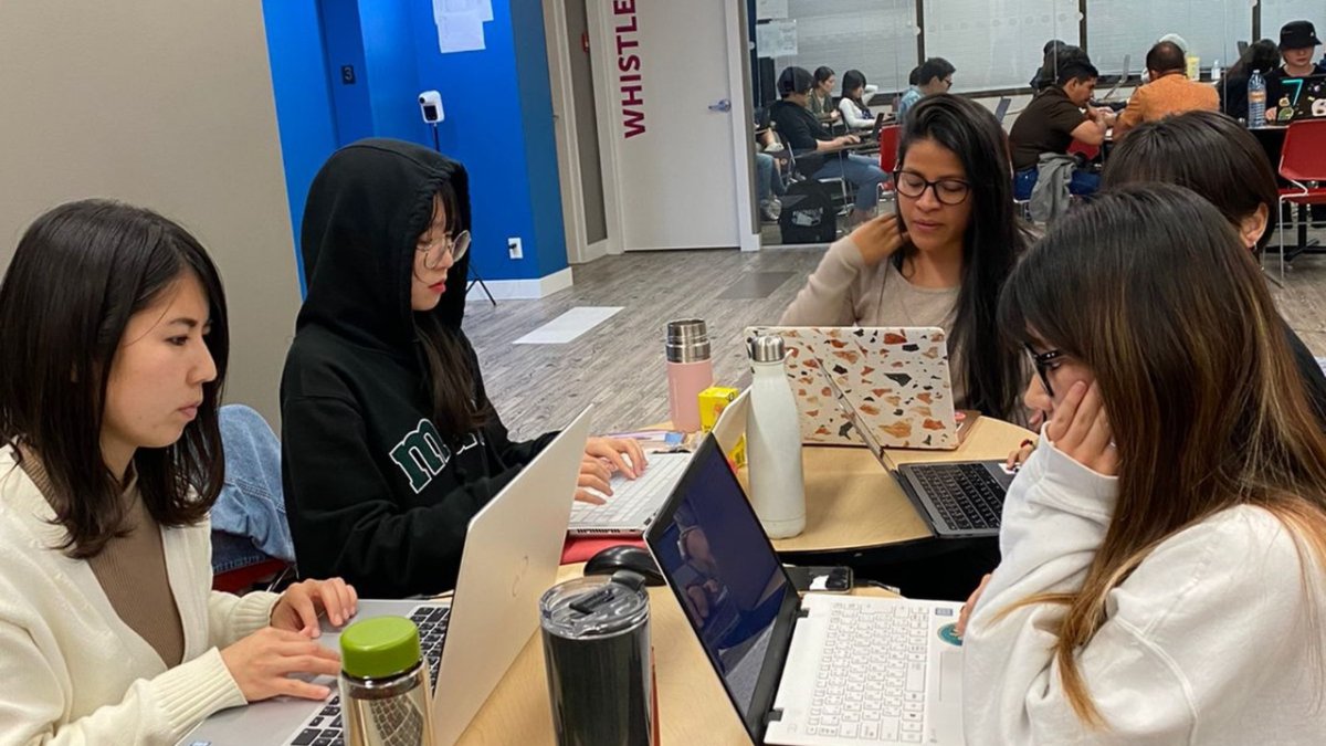 Situación. Con visa de estudios (no para estudiar inglés) en Canadá solo pueden trabajar 20 horas semanales.