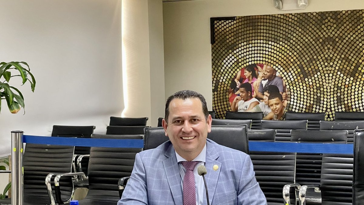 El actual consejero del CPCCS busca la reelección. Su candidatura fue descalifica por el CNE, pero el fallo del TCE lo calificó.