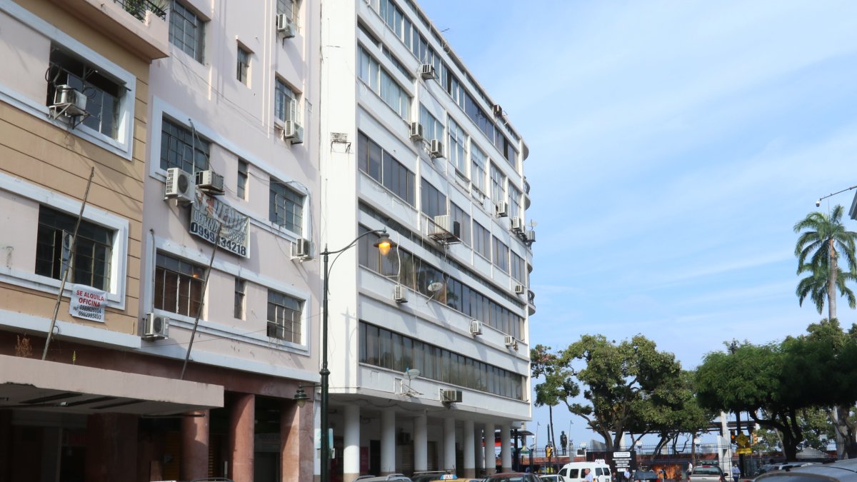 Ciudadanos consultados aseguran que en los edificios que se encuentran deshabitados o funcionan como bodegas, se deben promover planes habitacionales o negocios.