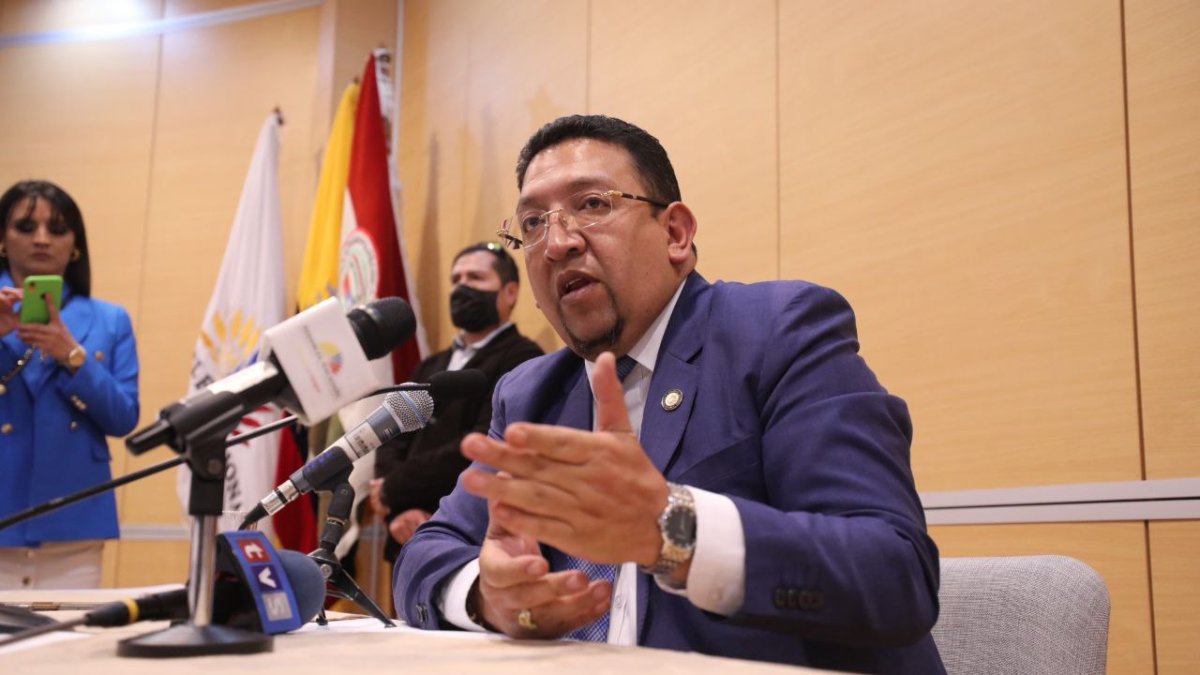 El presidente de la Asamblea, Virgilio Saquicela, introdujo el caso Bernal en la agenda legislativa.