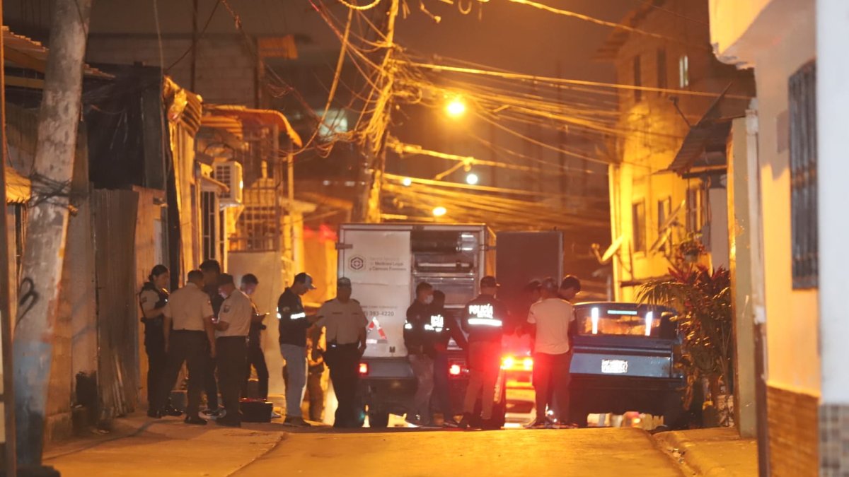 Al sector llegaron uniformados policiales para recabar los indicios de este caso.