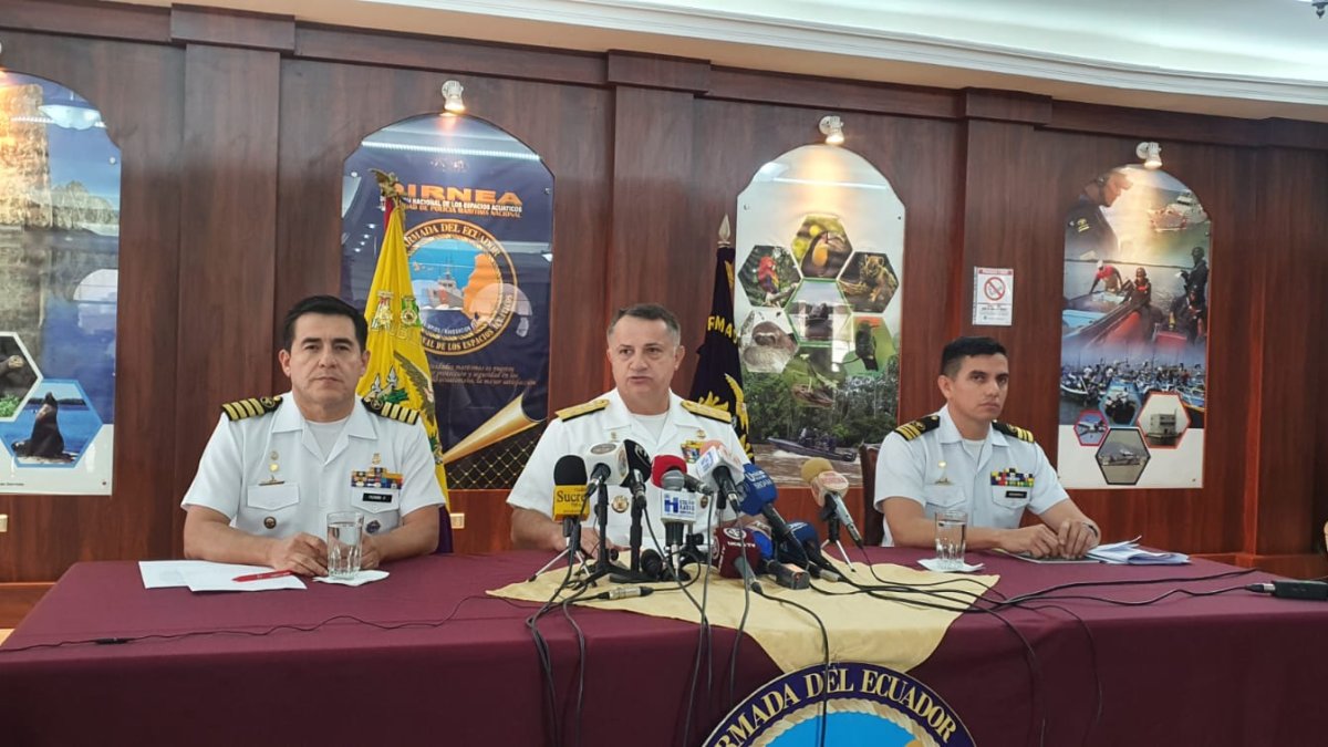 Dato. Según las autoridades, el hundimiento de la nave se dio por quedarse sin combustible en alta mar, no por exceso de tripulantes.