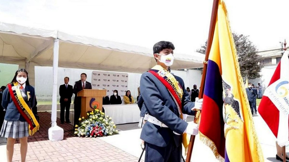 Pocos. Solo los estudiantes de últimos años fueron parte de estos eventos cívicos.