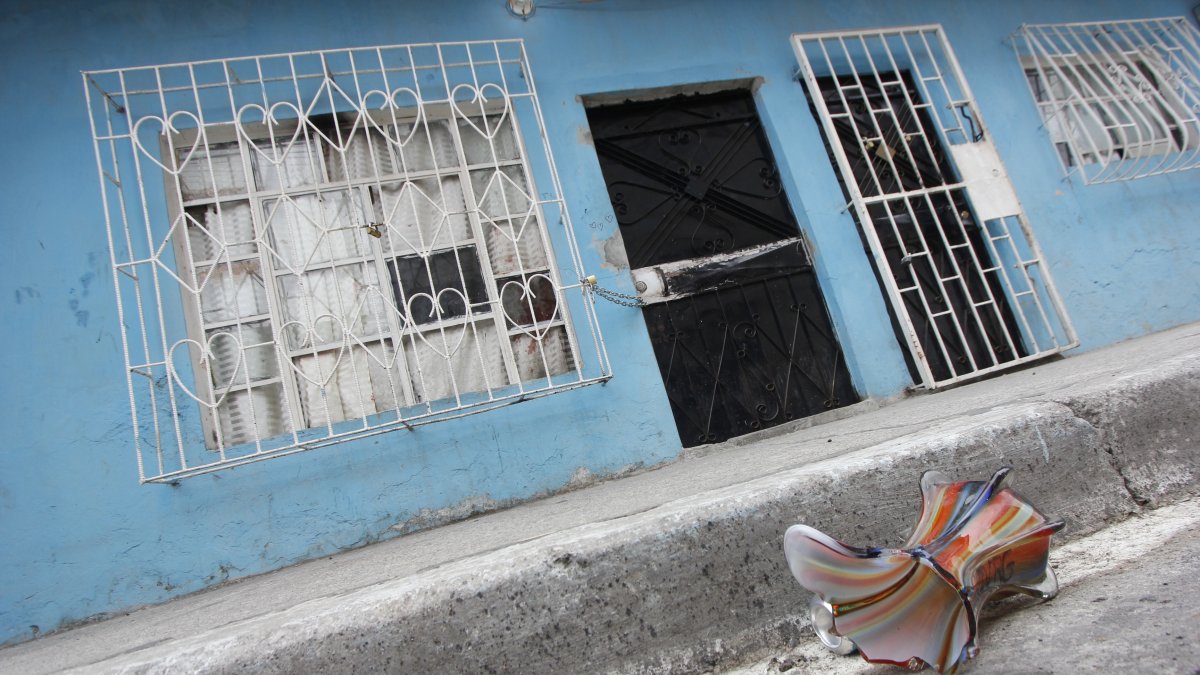Guayaquil. Las cortinas de la vivienda presentaban manchas de sangre.