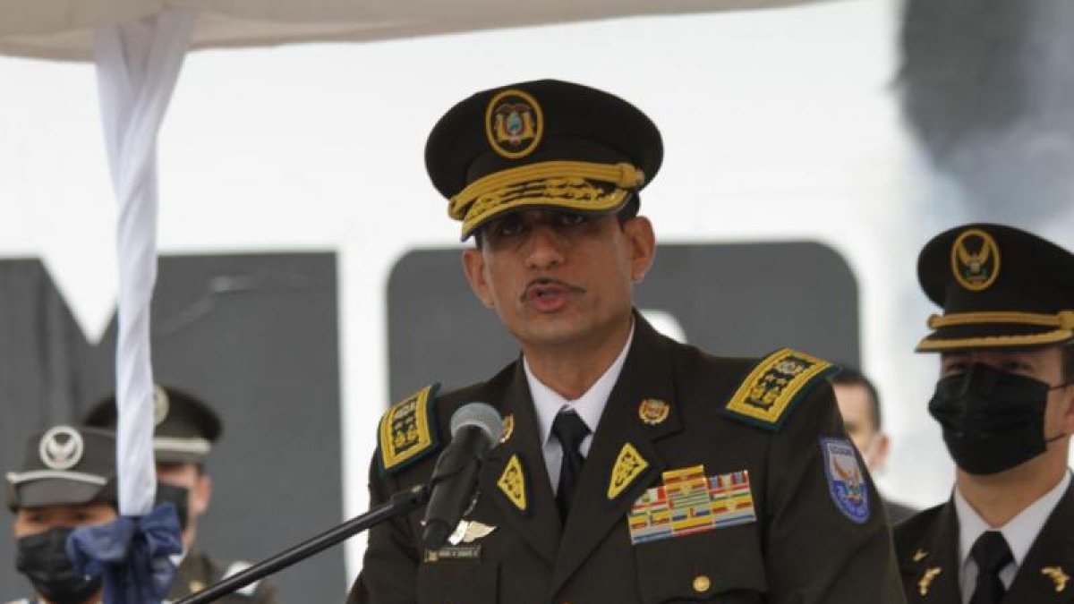 Comandante de Policía en la zona 8 desde el 1 de febrero de 2022. Tiene 33 años de servicio en la institución. También fue parte del Grupo de Intervención y Rescate (GIR). Anteriormente cumplió funciones como subsecretario de Policía y agregado policial en la Embajada de Ecuador en México.