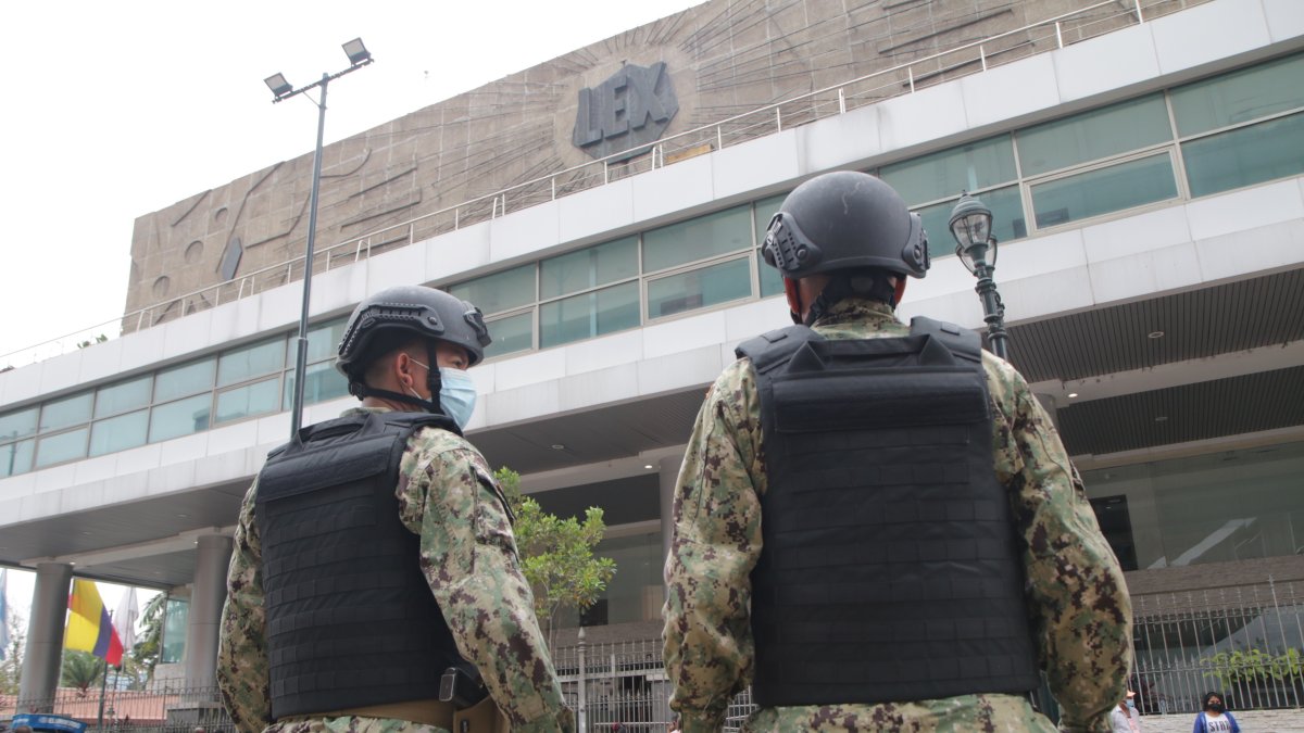 Riesgo. Un operativo por amenaza de bomba en Corte de Guayas.