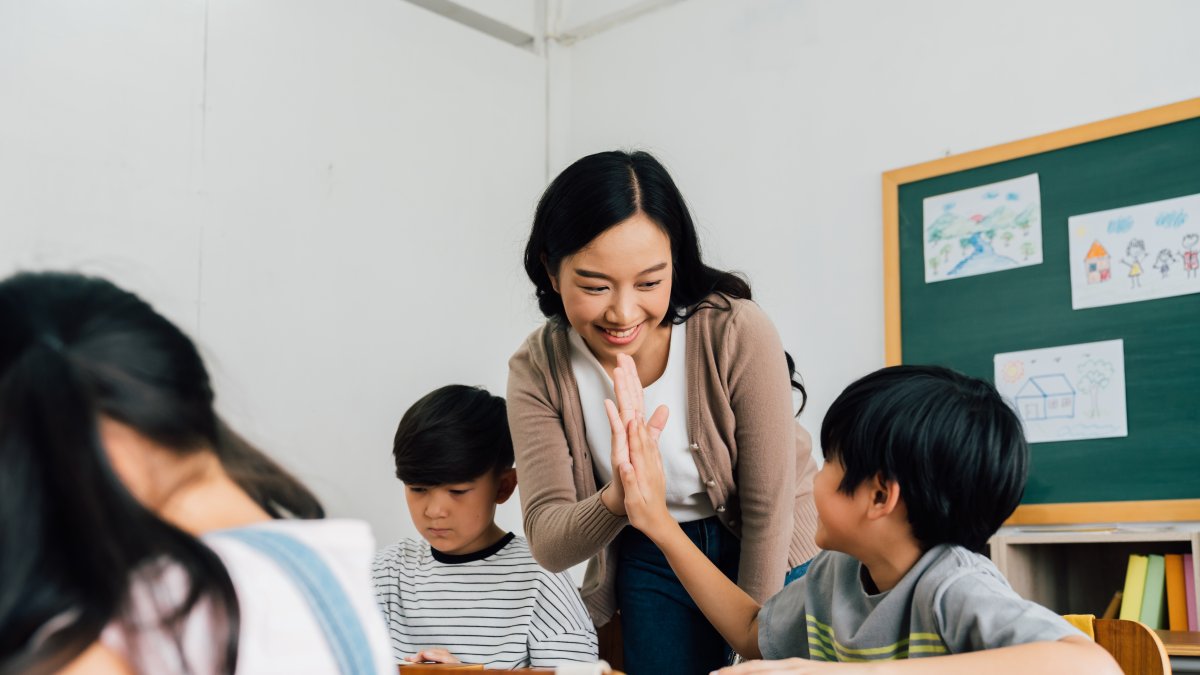 Los docentes que se preocupan por sus alumnos dejan huellas positivas en sus vidas.