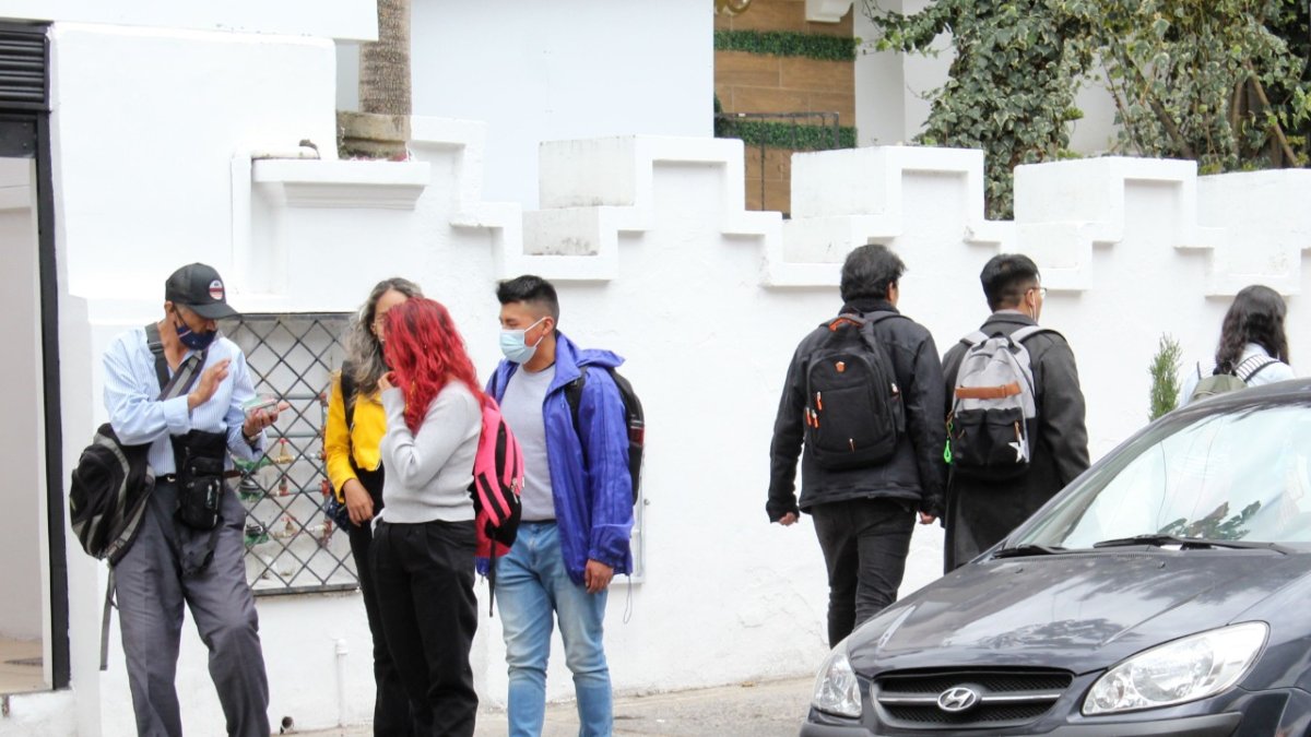 Recomendación. Se pide evitar contacto con desconocidos en la calle que piden ayuda y sacan papeles.