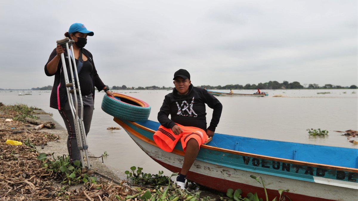 Javier Macías, de 22 años, perdió la pierna derecha por una herida en su pie que se complicó por la diabetes tipo 1 que padece
