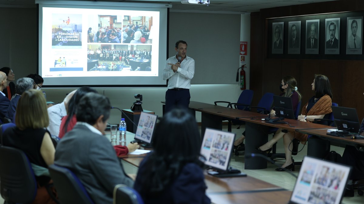 Encuentro. La presentación oficial de Guayaquil 20-50 se llevó a cabo en la Cámara de la Construcción.