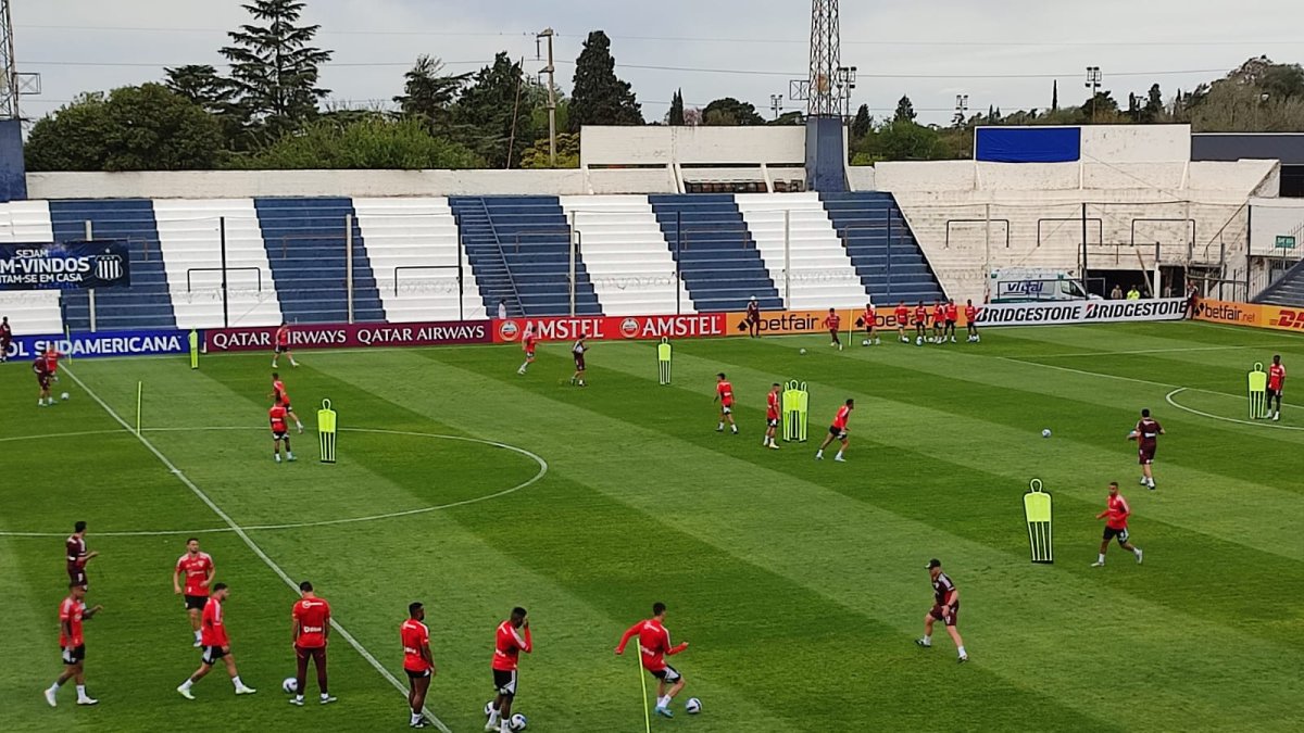 El equipo Paulista se prepara para enfrentarse a Independiente del Valle