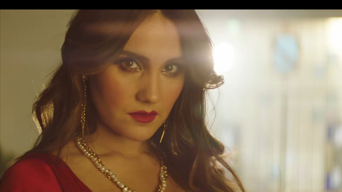 Dulce María tiene 36 años.