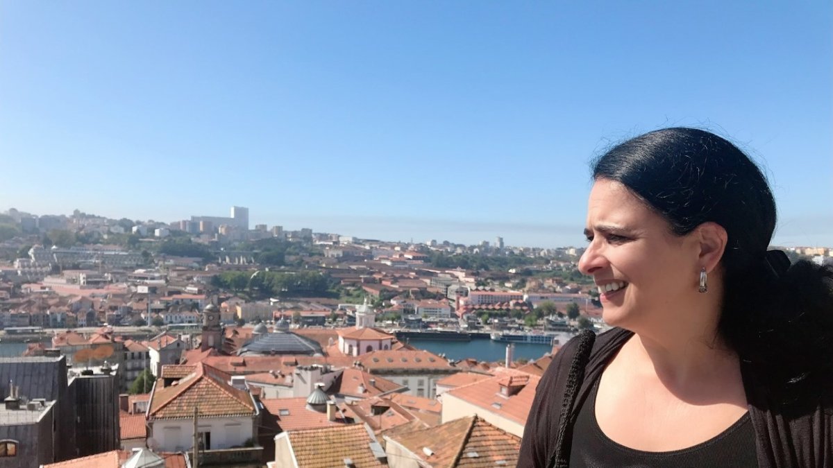 Viviana junto a su hijo Tiag, disfruta la nueva aventura de vivir en Portugal