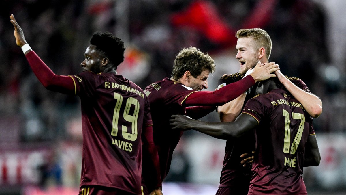 Los futbolistas del Bayern Munich redondearon una gran victoria contra un Bayer Leverkusen que está en crisis en la liga.