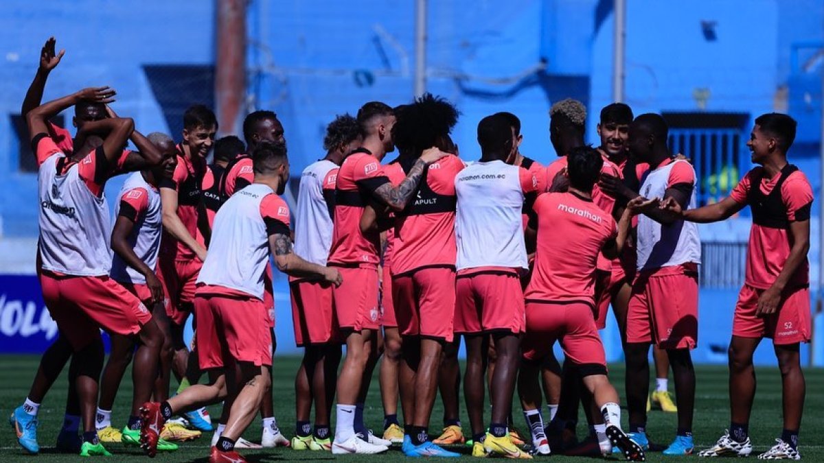 Los rayados cerraron los entrenamientos de ayer entre bromas y juegos.