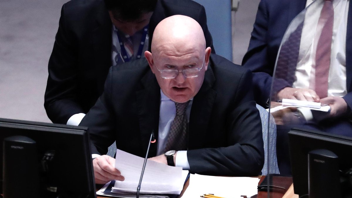 El embajador ruso ante la ONU, Vasili Nebenzia, habla ante el Consejo de Seguridad de Naciones Unidas, este 5 de abril de 2022, en Nueva York.