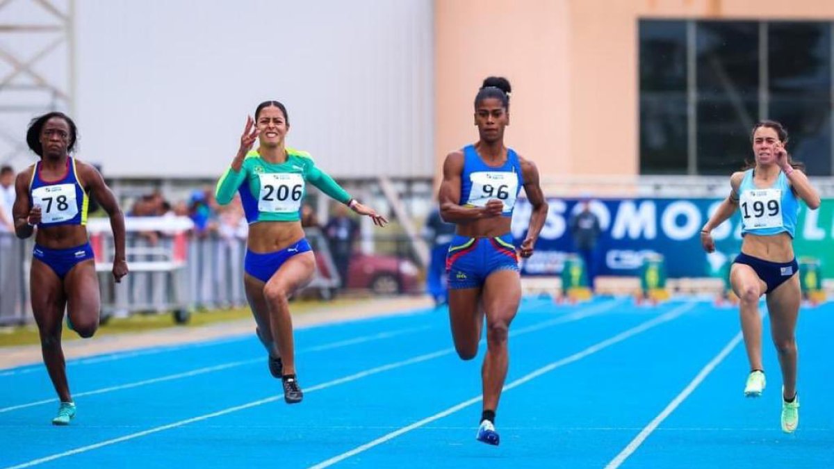 Anahí Suárez (96) hizo 11,37 segundos y fue oro en los 100 metros, superando a Brasil.