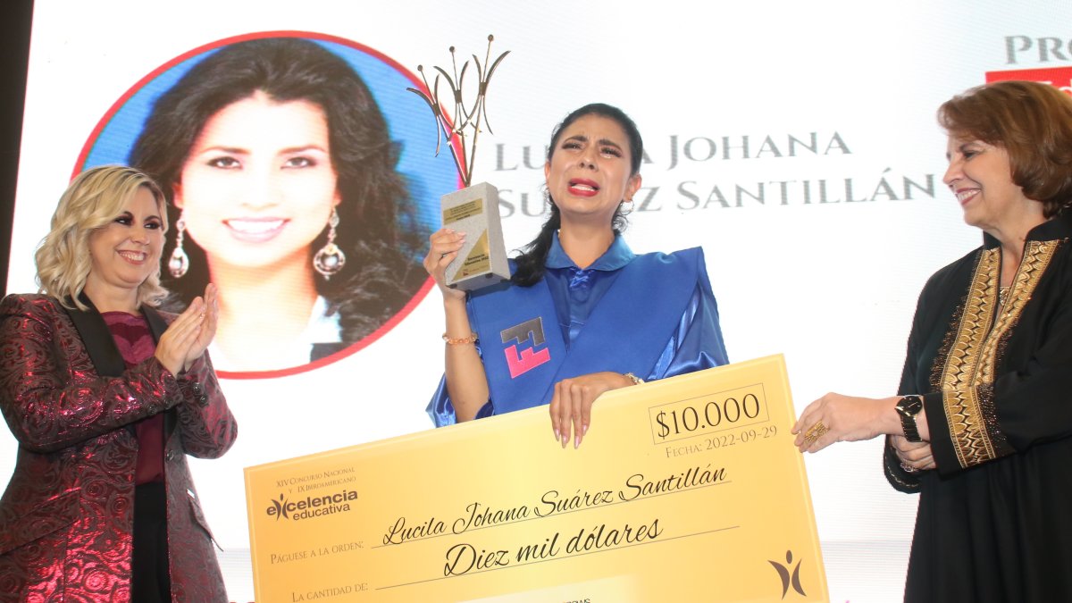 Premiación. Lucila Sánchez, de Riobamba (Chimborazo), también recibió 10.000 dólares.