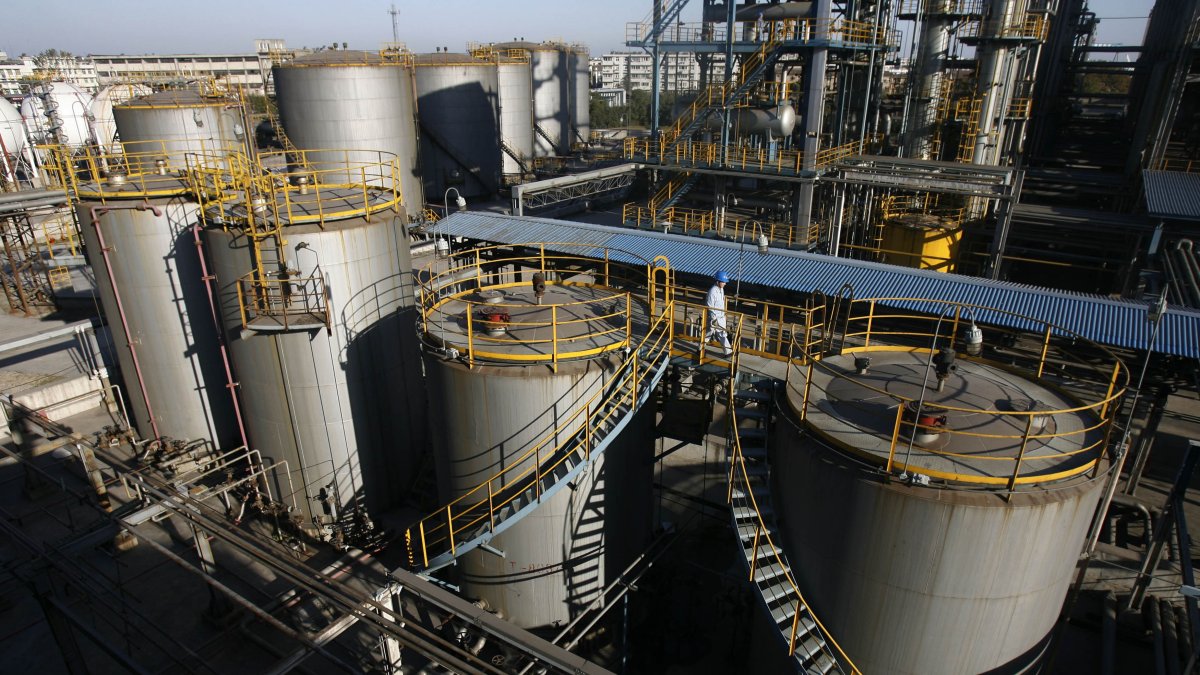 Petróleo. Imagen de una de las instalaciones de refinación, en China.