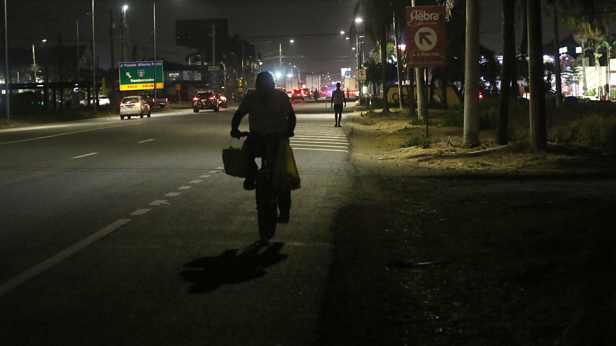 Realidad. La falta de iluminación en varios puntos atemoriza a residentes.