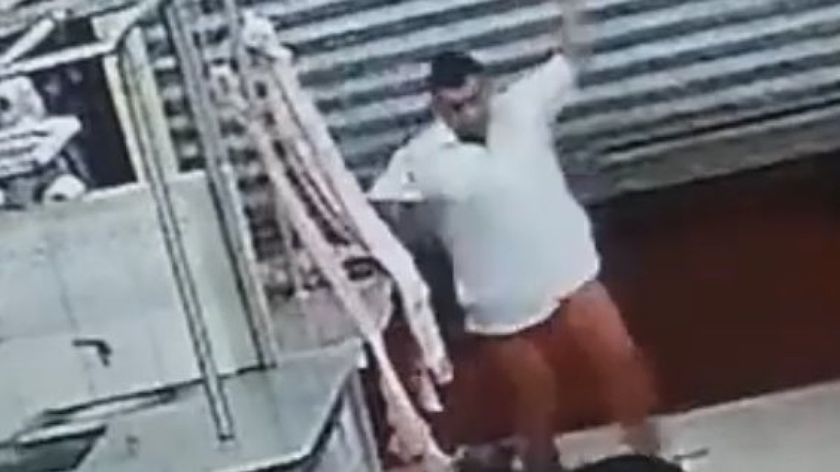 El video de la agresión se viralizó. Usuarios de redes sociales piden que le cierren su negocio