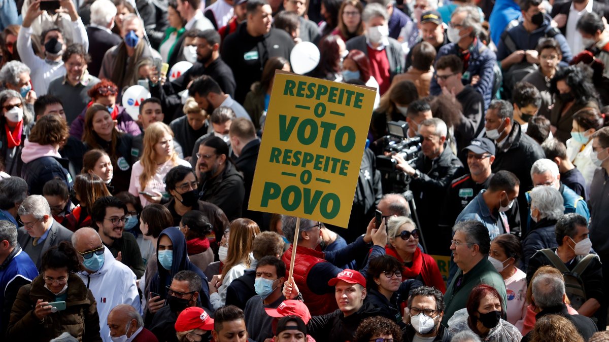 Participantes en un acto de la campaña electoral en Brasil