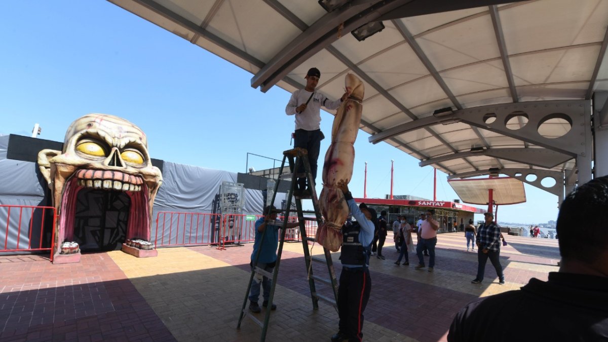 Hecho. La tarde del sábado 1 de octubre se retiraron los monigotes.