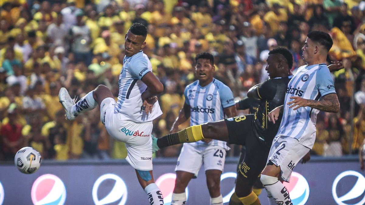 Jhon Jairo Cifuente anotó el gol del empate de Barcelona ante Guayaquil City, en el estadio Los Chirijos, de Milagro.