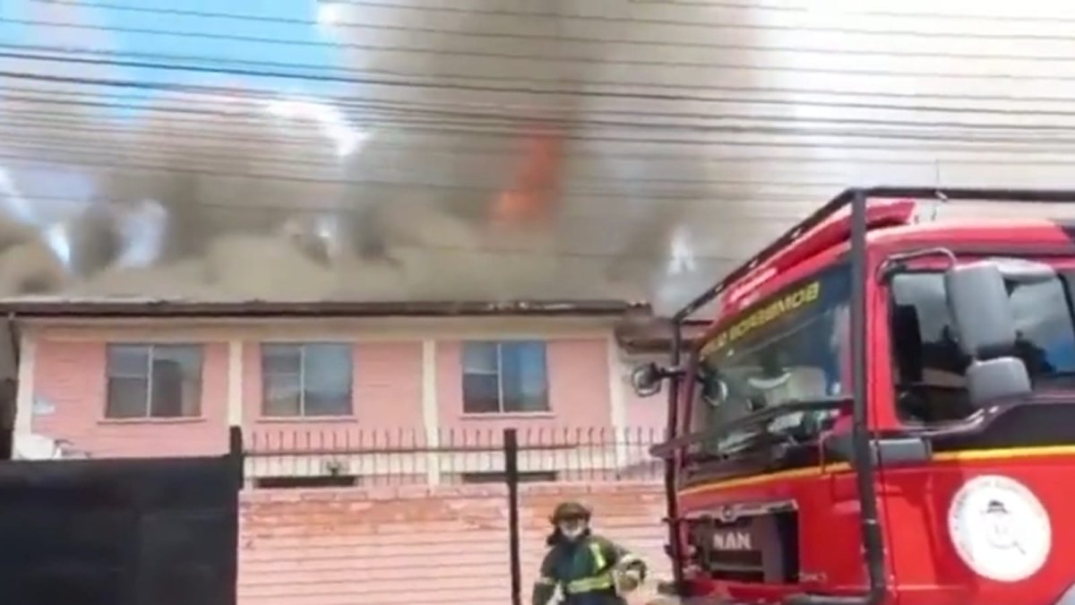 Suceso. 17 miembros del Cuerpo de Bomberos acudieron