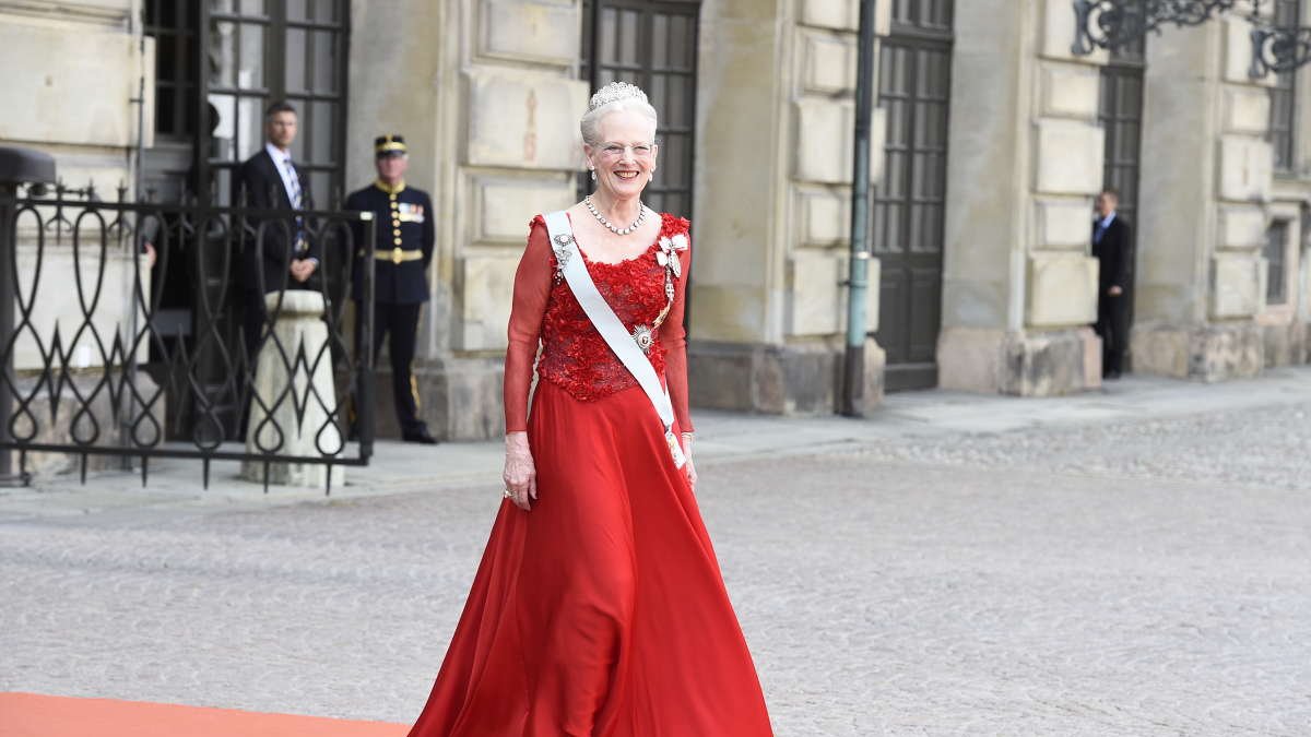 La soberana danesa nació en 1940. En 1967 se casó con Enrique de Laborde de Monpezat, con quien tuvo dos hijos: Federico y Joaquín.