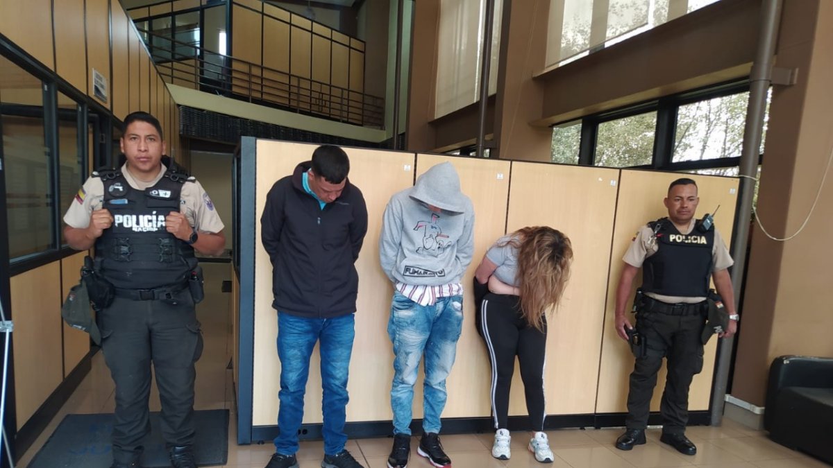 Ilegal. Los implicados se movilizaban con un arma de fuego cargada con siete balas sin percutir