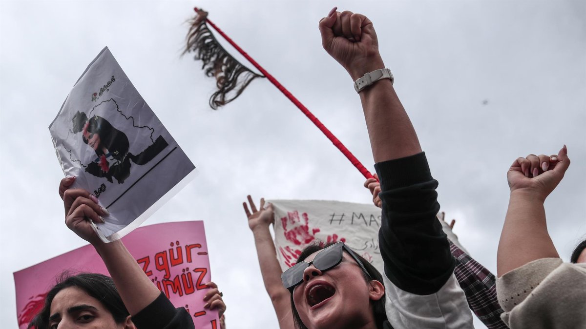 Foto del pasado dos de octubre de una protesta en Estambul por la muerte de Mahsa Amini.