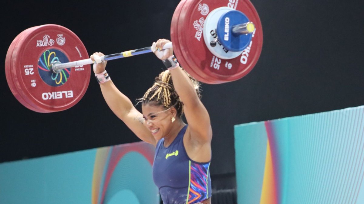 La pesista Angie Palacios satisfecha luego de su participación en Asunción donde alcanzó el oro.