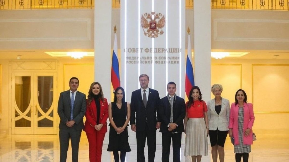 Acto. Legisladores y el vicepresidente del Consejo Federativo de Rusia.