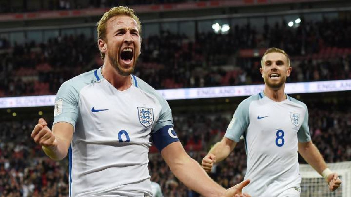 Harry Kane (i), delantero de la selección inglesa, espera anotar en el debut mundialista ante Irán, el próximo lunes 21 de noviembre