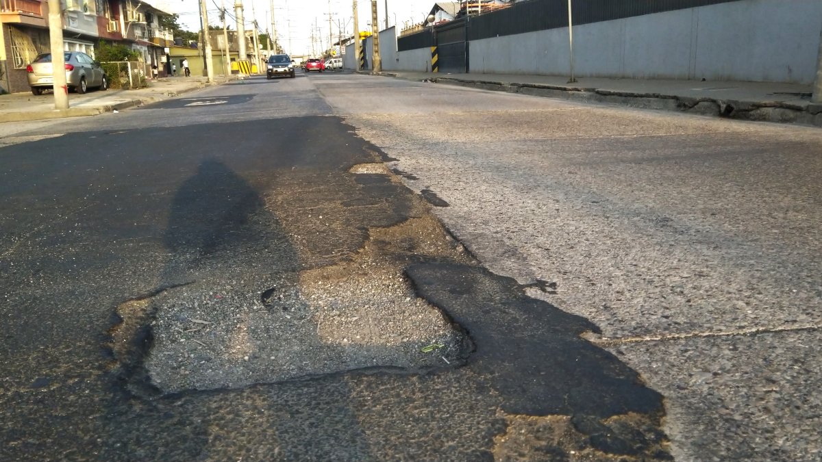 Los familias de la Pradera solicitan al Cabildo que las obras de bacheo lleguen al vecindario.
