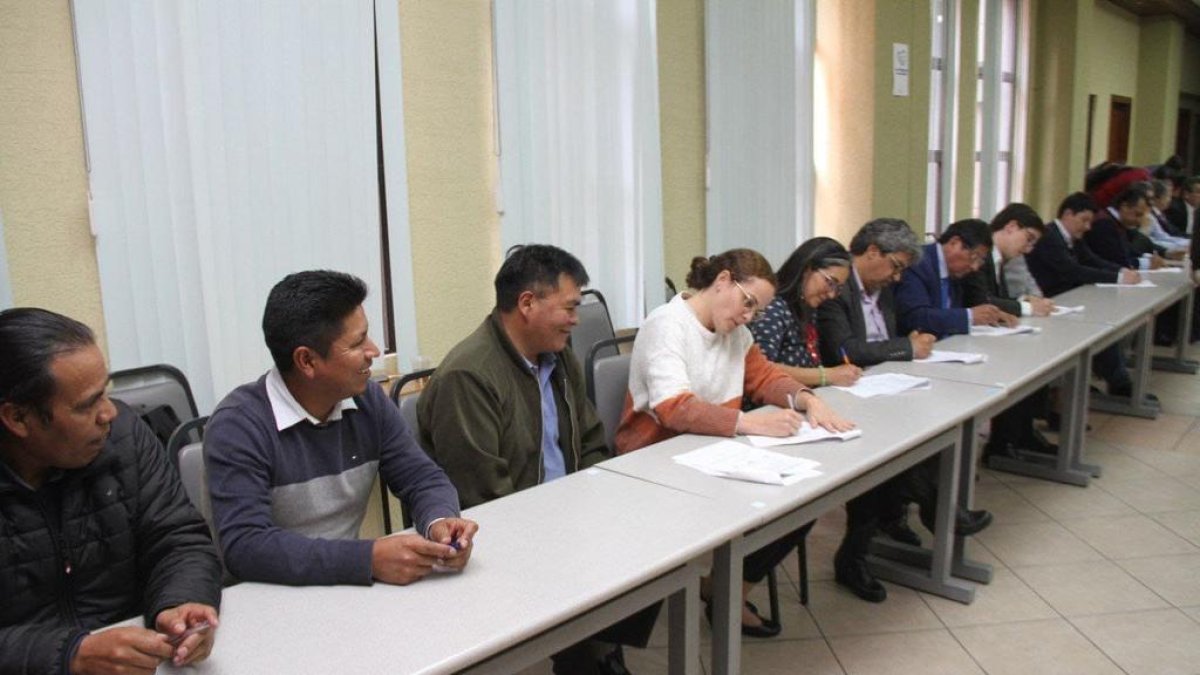 La Ministra de Educación, María Brown (c), participó en esta mesa de diálogo.
