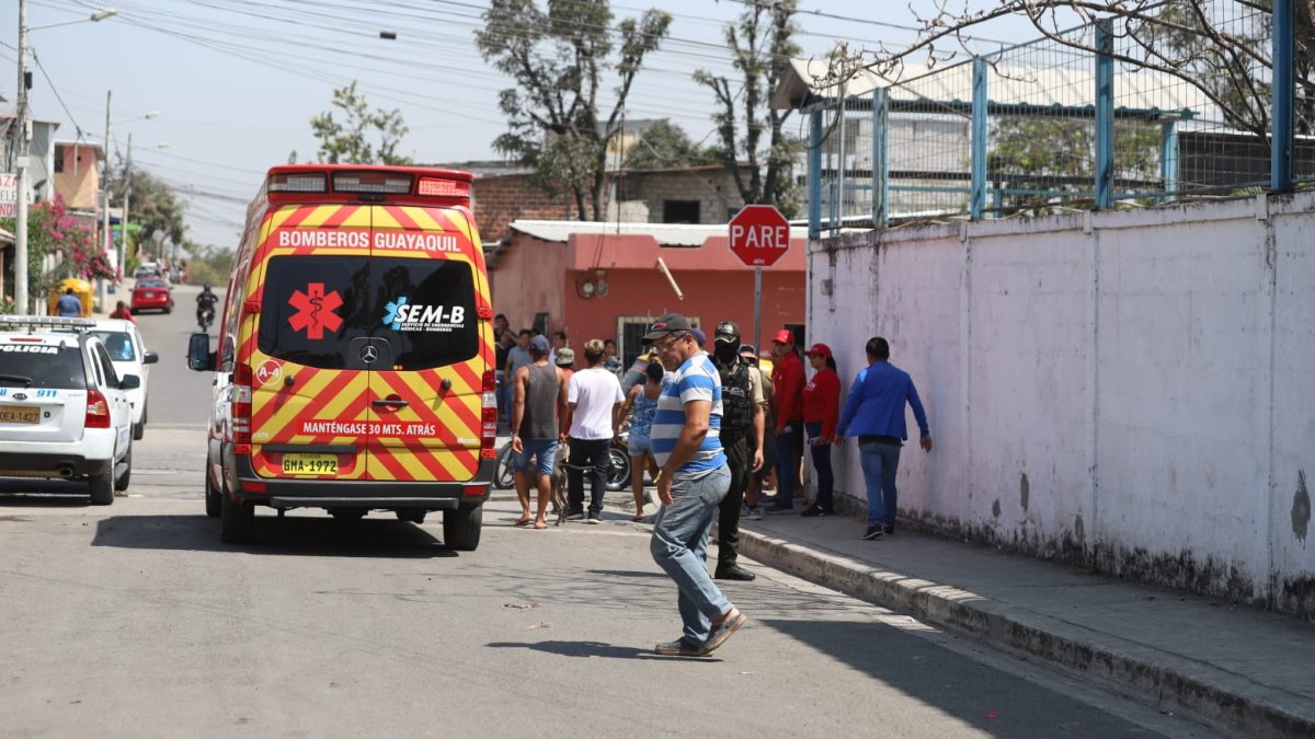 Los jóvenes resultaron heridos tras el ataque.