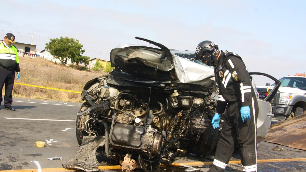 El Kia quedó con el motor fuera del carro por el fuerte impacto
