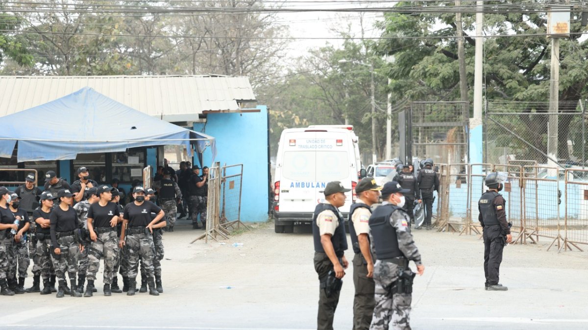 El descontrol se desbordó ayer tanto en el interior como exterior del centro carcelario.