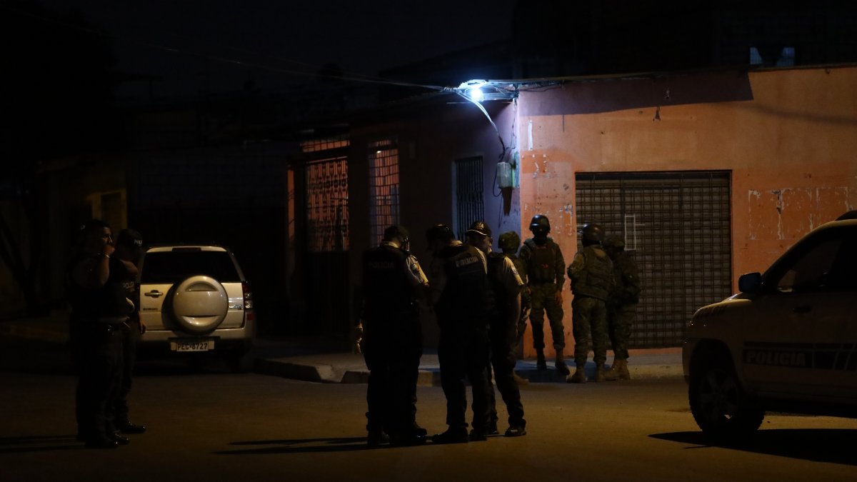 Los cadáveres fueron llevados al Laboratorio de Criminalística y Ciencias Forenses de Guayaquil para la autopsia.