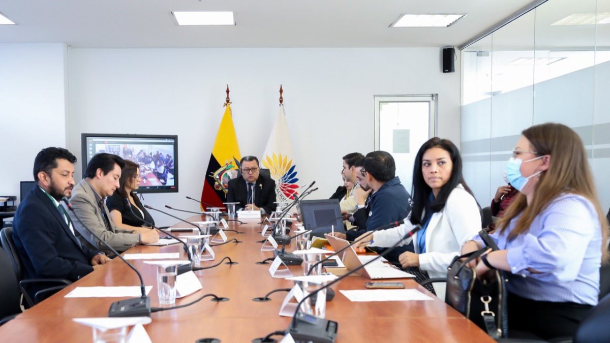 El asambleísta Vanegas pidió resultados inmediatos para frenar la actividad delictiva desde las prisiones a través de comunicación celular.