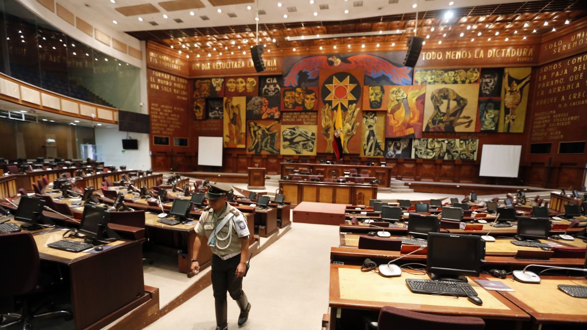 Bienes. Área del pleno de la Asamblea Nacional donde hay artefactos.