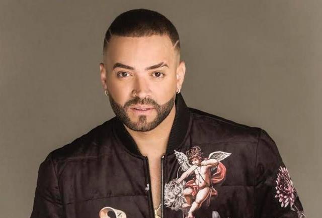 Nacho canta con CNCO