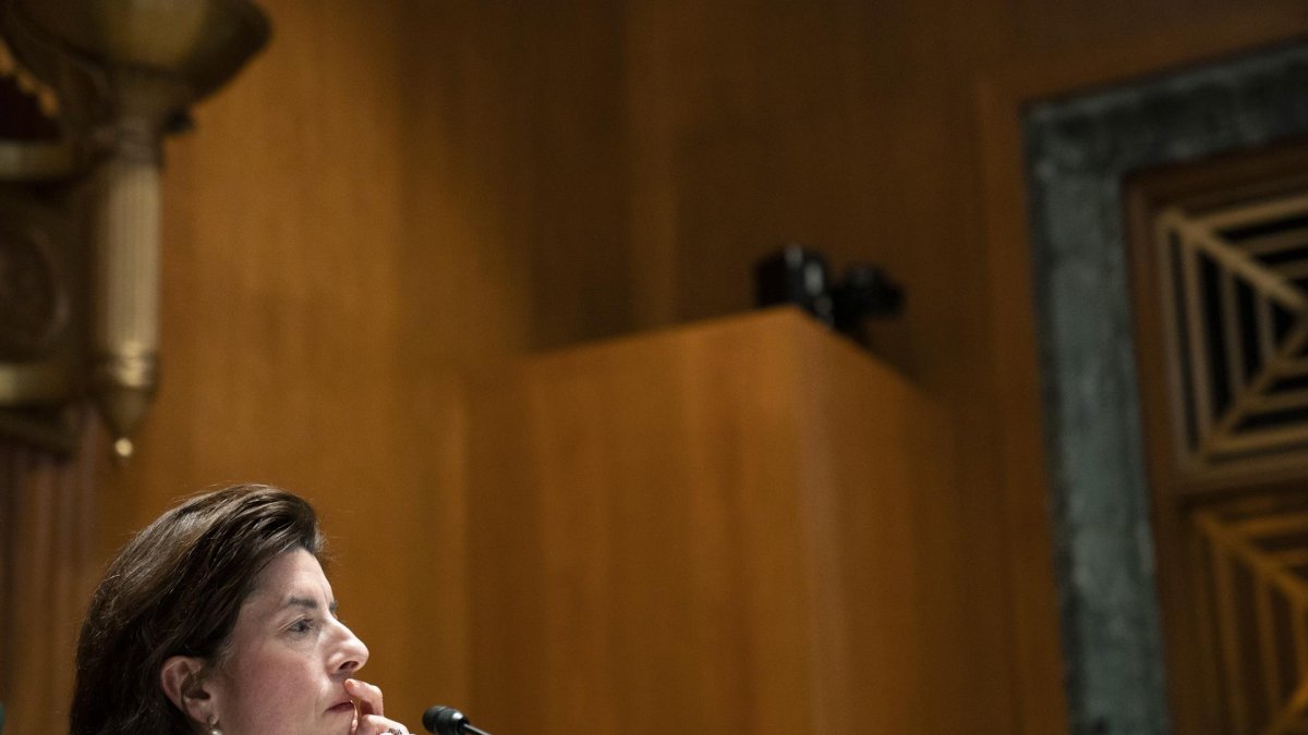 La secretaria de Comercio de Estados Unidos, Gina Raimondo, en una fotografía de archivo.