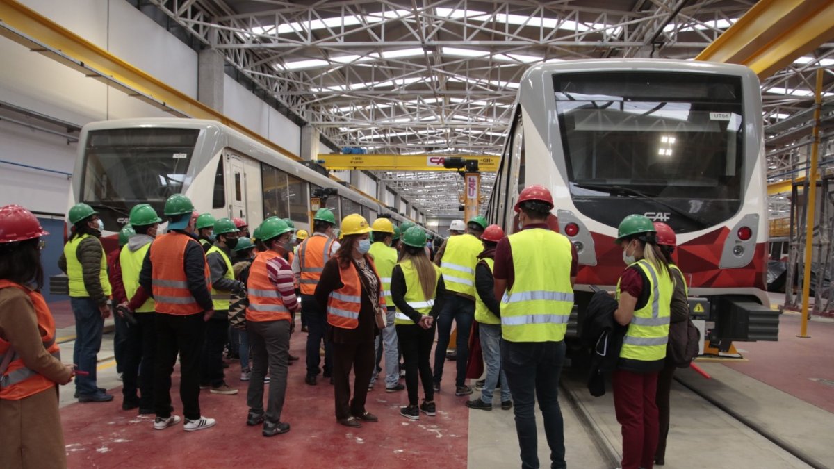 Instrucciones. Como parte de la visita realizada a la estación Quitumbe, sur de la capital, se indicó el mecanismo de funcionamiento de cada tren.
