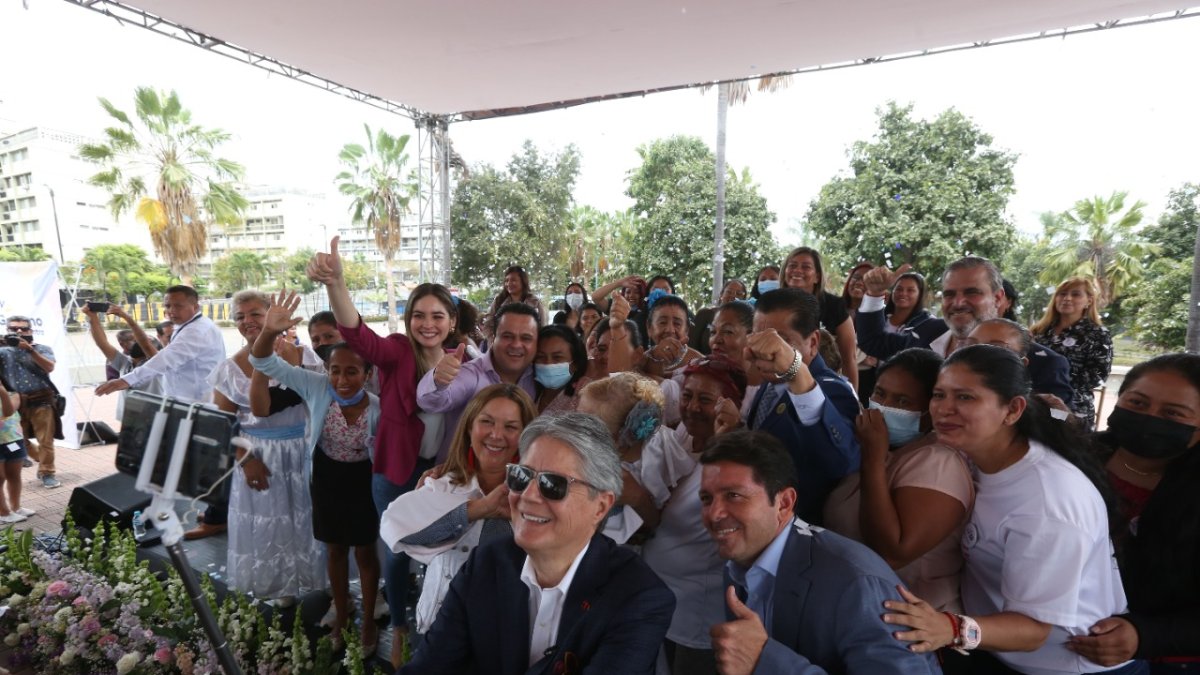 Recorridos. El presidente Guillermo Lasso reveló que habló con Correa durante una visita a Manabí, el jueves. Ayer cumplió agenda en Guayaquil.